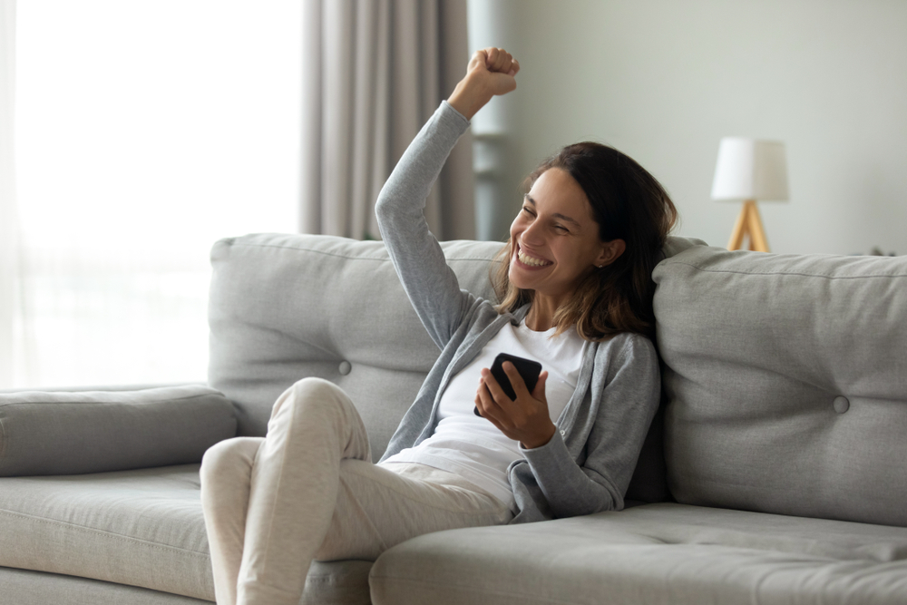 Stare bene, le frasi per Whatsapp con cui ricaricare l’amica del cuore