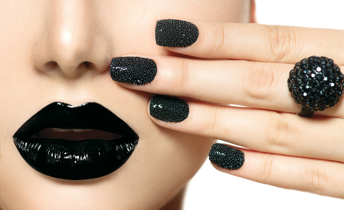 Halloween-2020-nail-art-trend-1.jpg