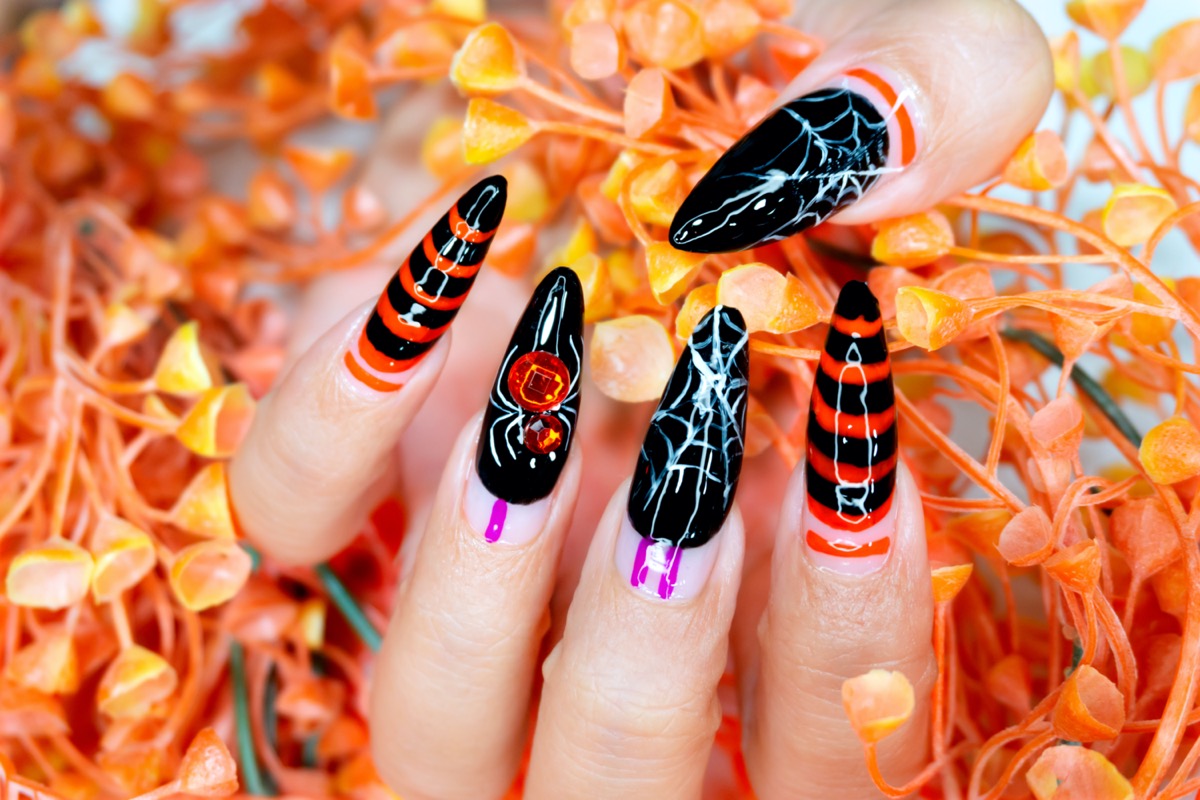 Halloween-2020-nail-art-trend-5_0.jpg
