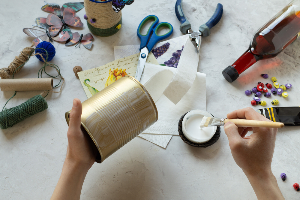 come-decorare-barattoli-latta-decoupage-4.jpg