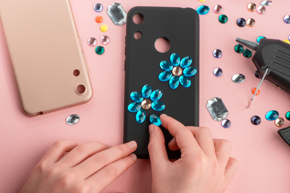 Cover iphone: come decorarla con strass e cristalli
