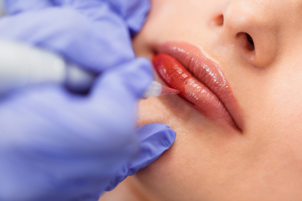 Il trucco permanente è davvero sicuro?