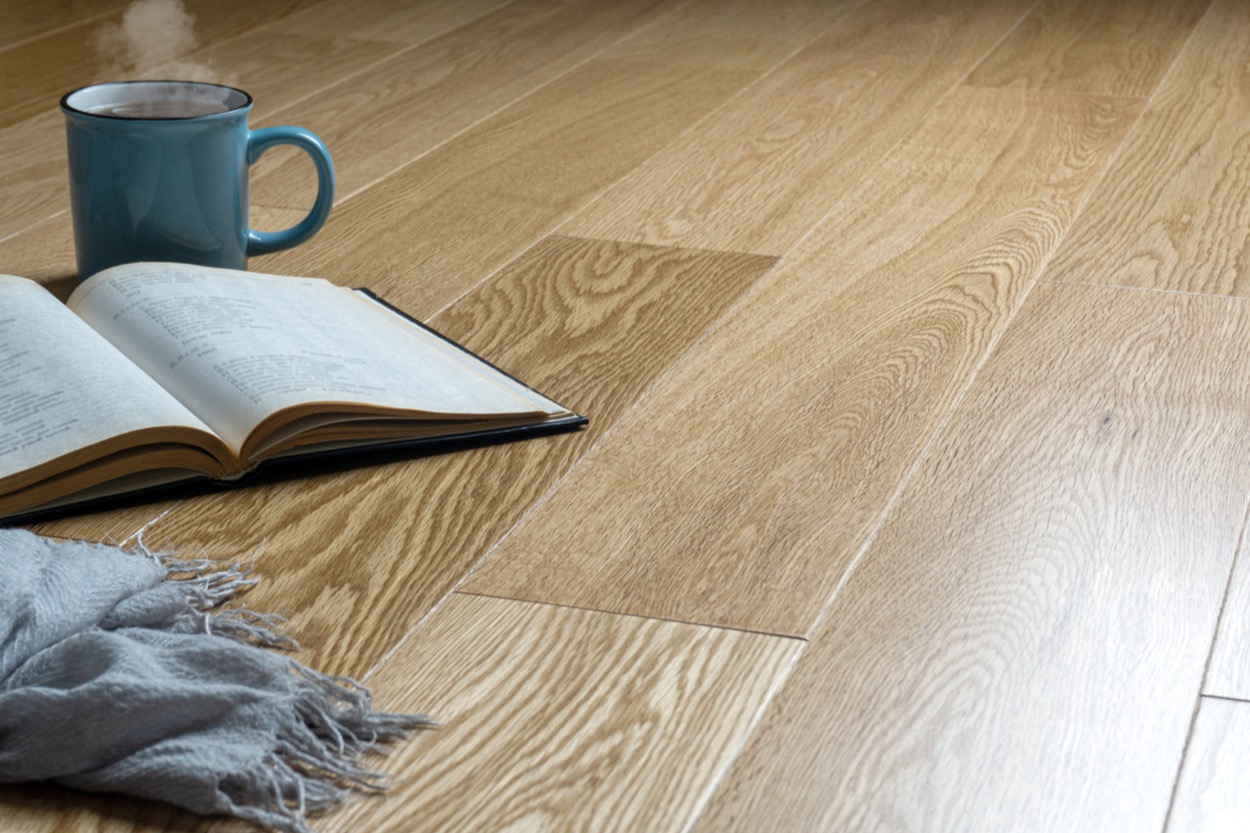Come lavare e disinfettare il parquet verniciato