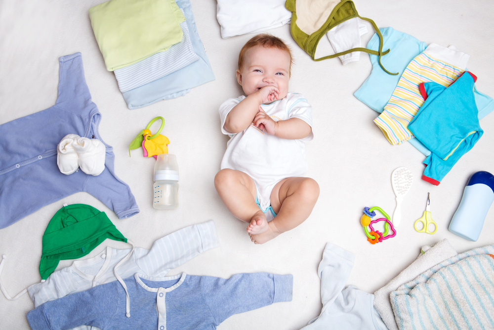 Come fare se il bambino detesta i vestiti e vuole sempre stare nudo
