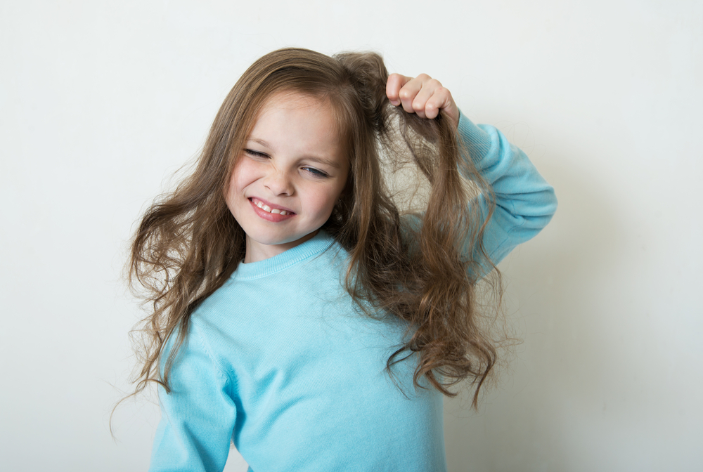 Acconciatura comunione bambina fatta in casa, i semplici passaggi