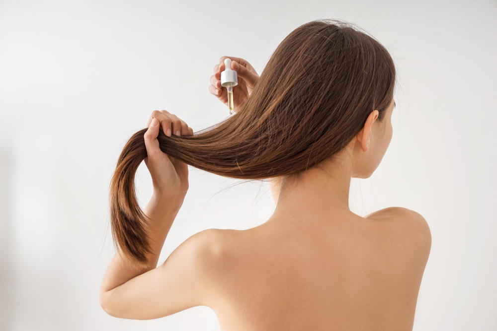 Come applicare i sieri sui capelli