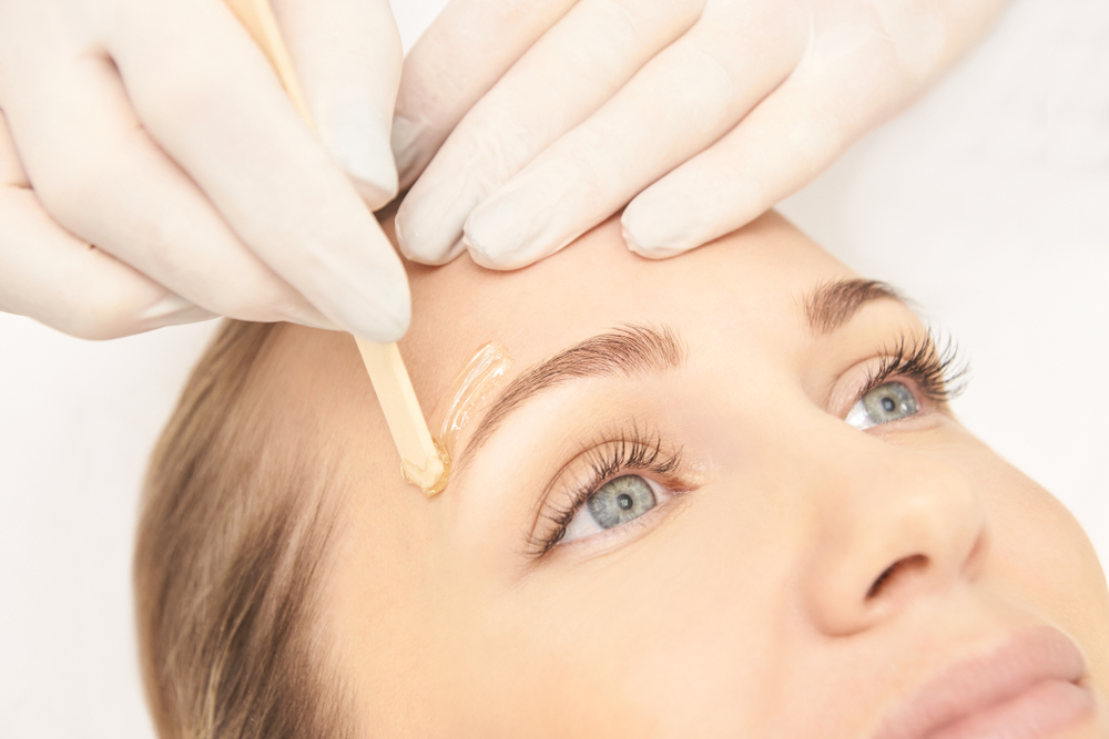 Ceretta al viso: quali sono i rischi e come si prevengono