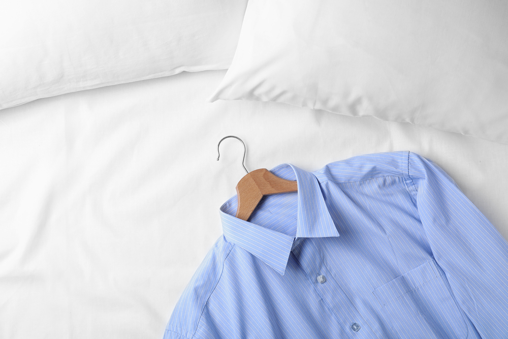 Come si lava una camicia da uomo a mano