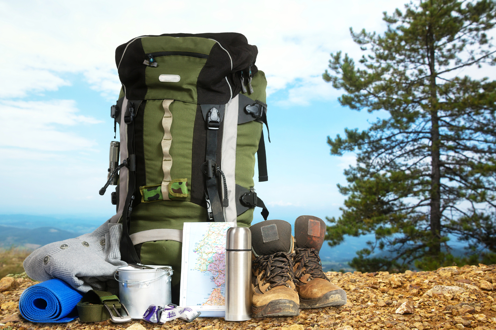 28 accessori indispensabili da mettere nello zaino di montagna per un tour di più giorni
