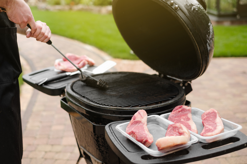 3 metodi per pulire le griglie dei barbecue
