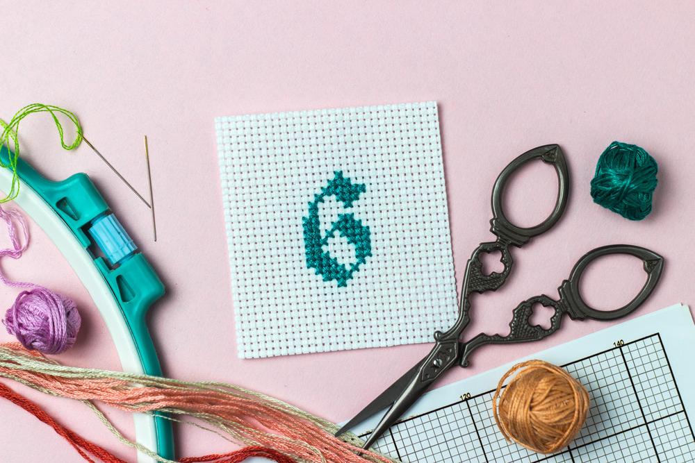 Numeri a punto croce: 9 schemi gratis per i tuoi ricami