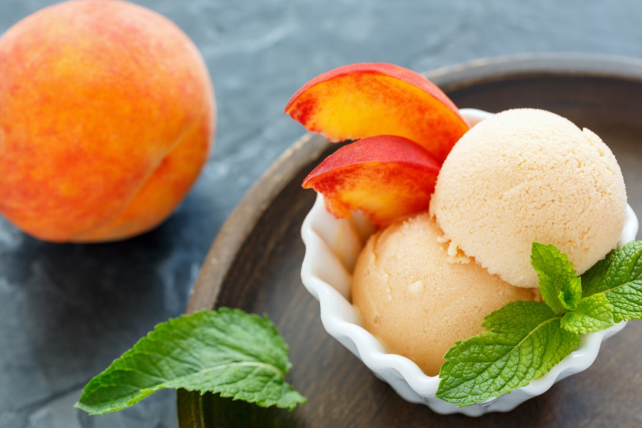 La ricetta del sorbetto pesca e zenzero per il fine pasto