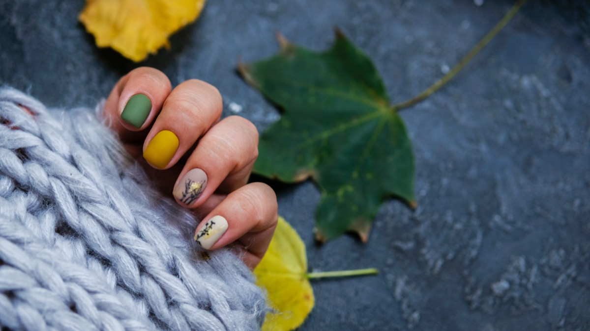 Nail-art-autunno-2022-trend-10.jpeg