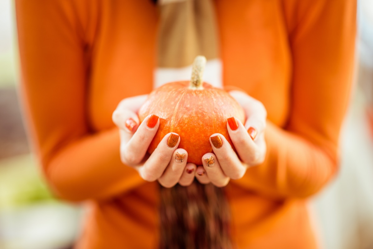 Nail-art-autunno-2022-trend-2.jpeg