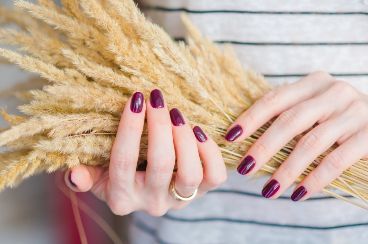 Nail-art-autunno-2022-trend-3.jpeg