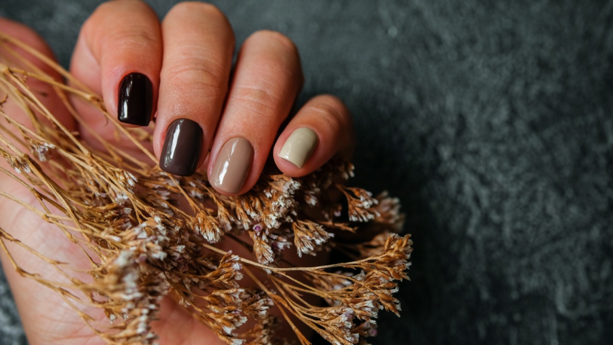 Nail-art-autunno-2022-trend-4.jpeg