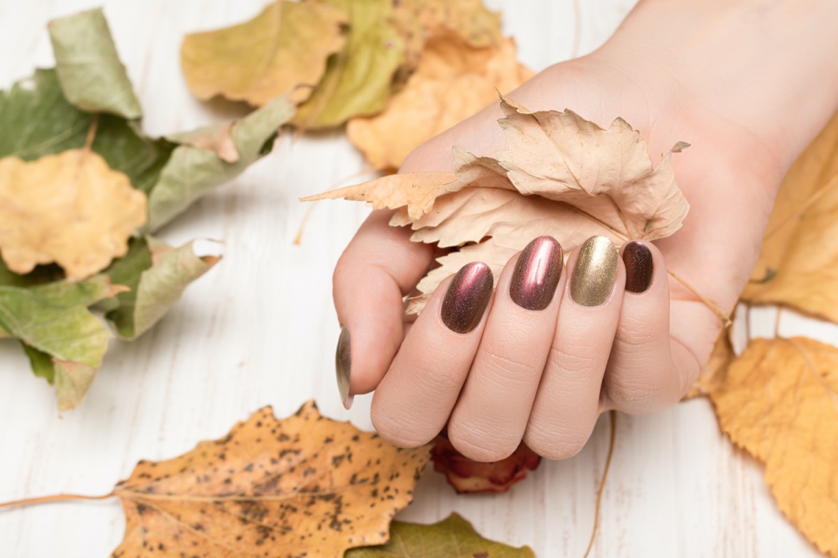 Nail-art-autunno-2022-trend-7.jpeg