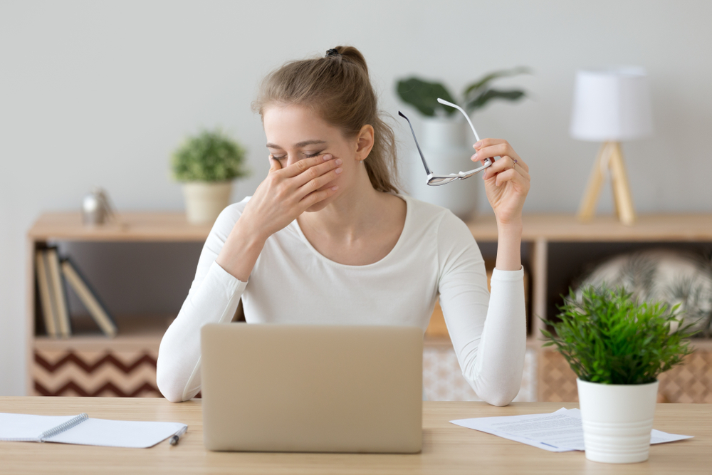 Le 5 abitudini quotidiane che possono affaticare i tuoi occhi