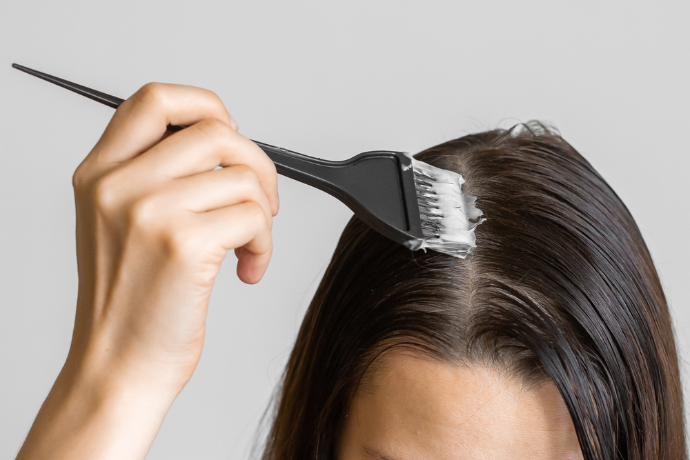 Come colorare i capelli scuri a casa