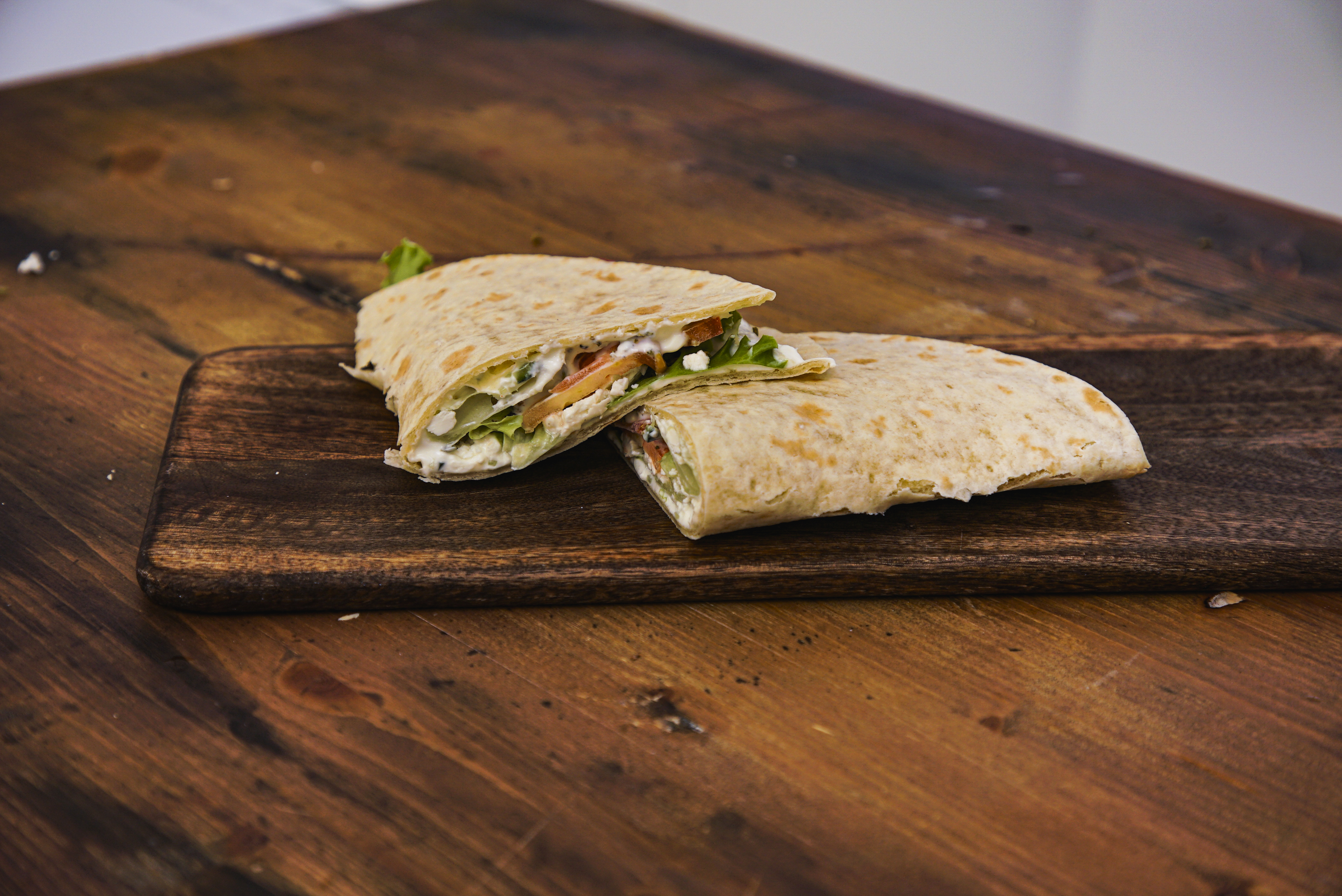 Piadina vegetariana con salsa Tzatziki di Chef in Camicia