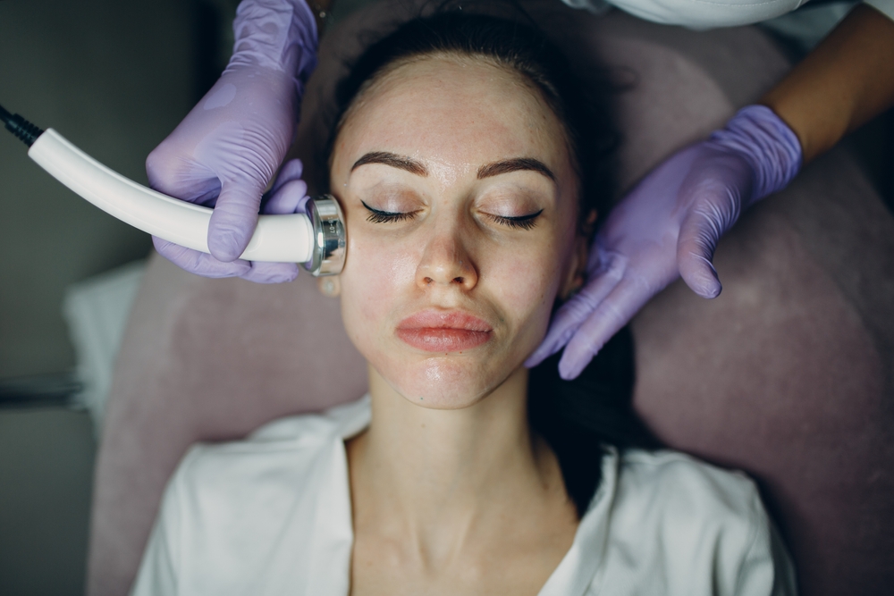 Elettroporazione al viso: che cos’è e a che cosa serve?