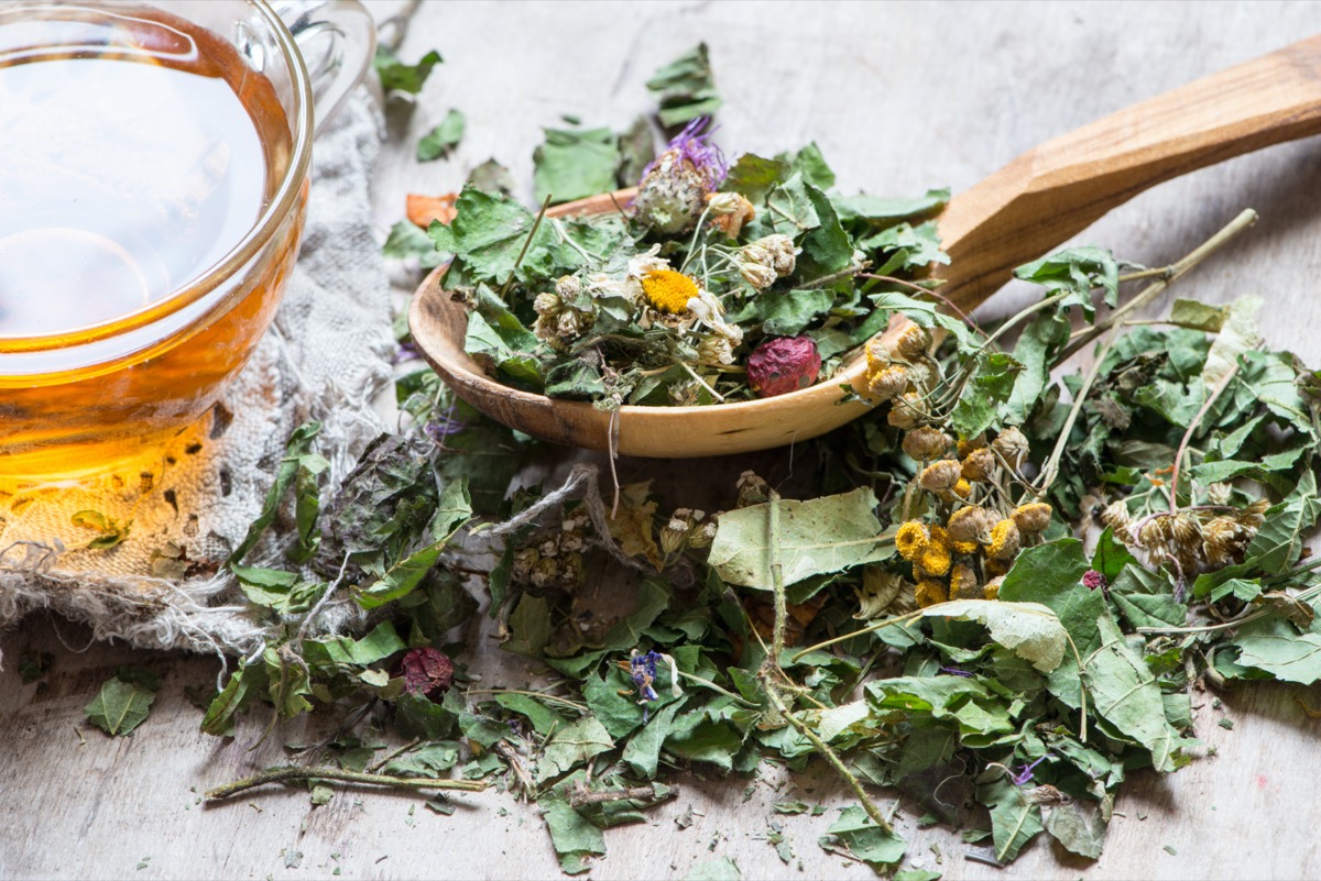 Tisana detox fatta in casa: un rimedio naturale per depurarci