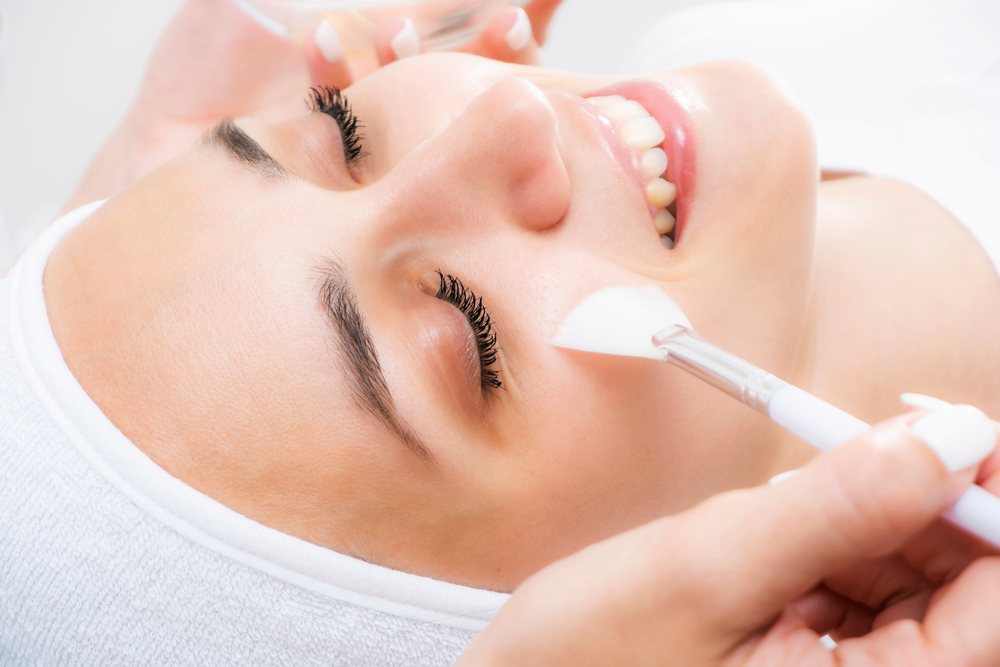Peeling con acido glicolico: che cos’è e a che cosa serve