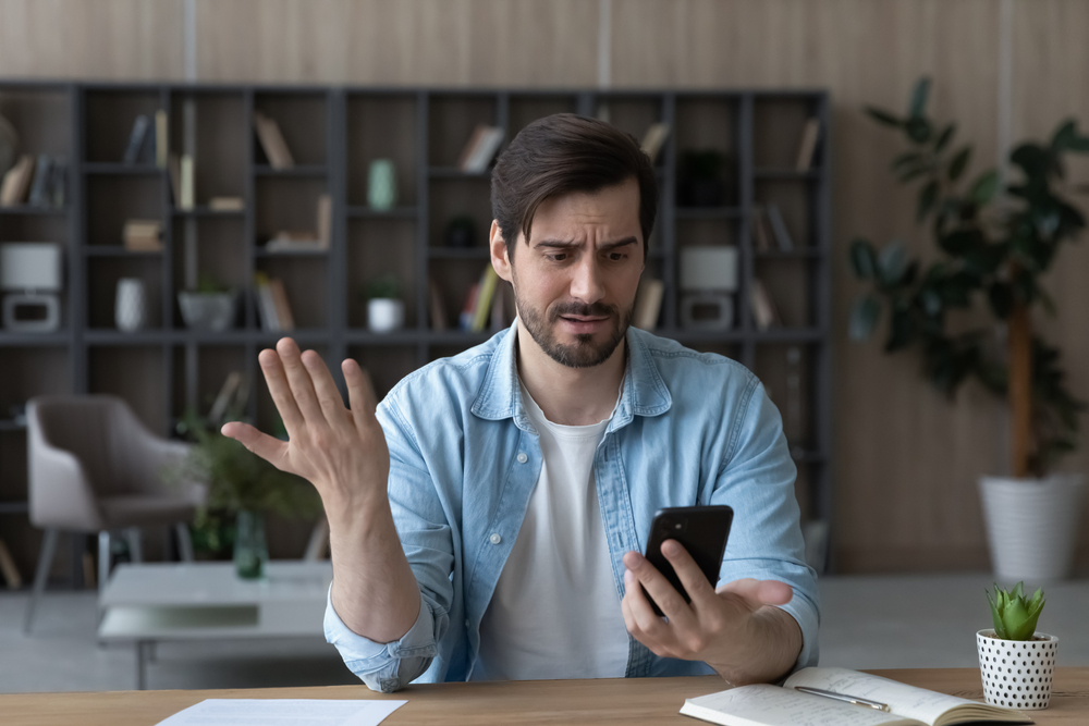 4 segnali che il tuo telefono è stato violato come il computer
