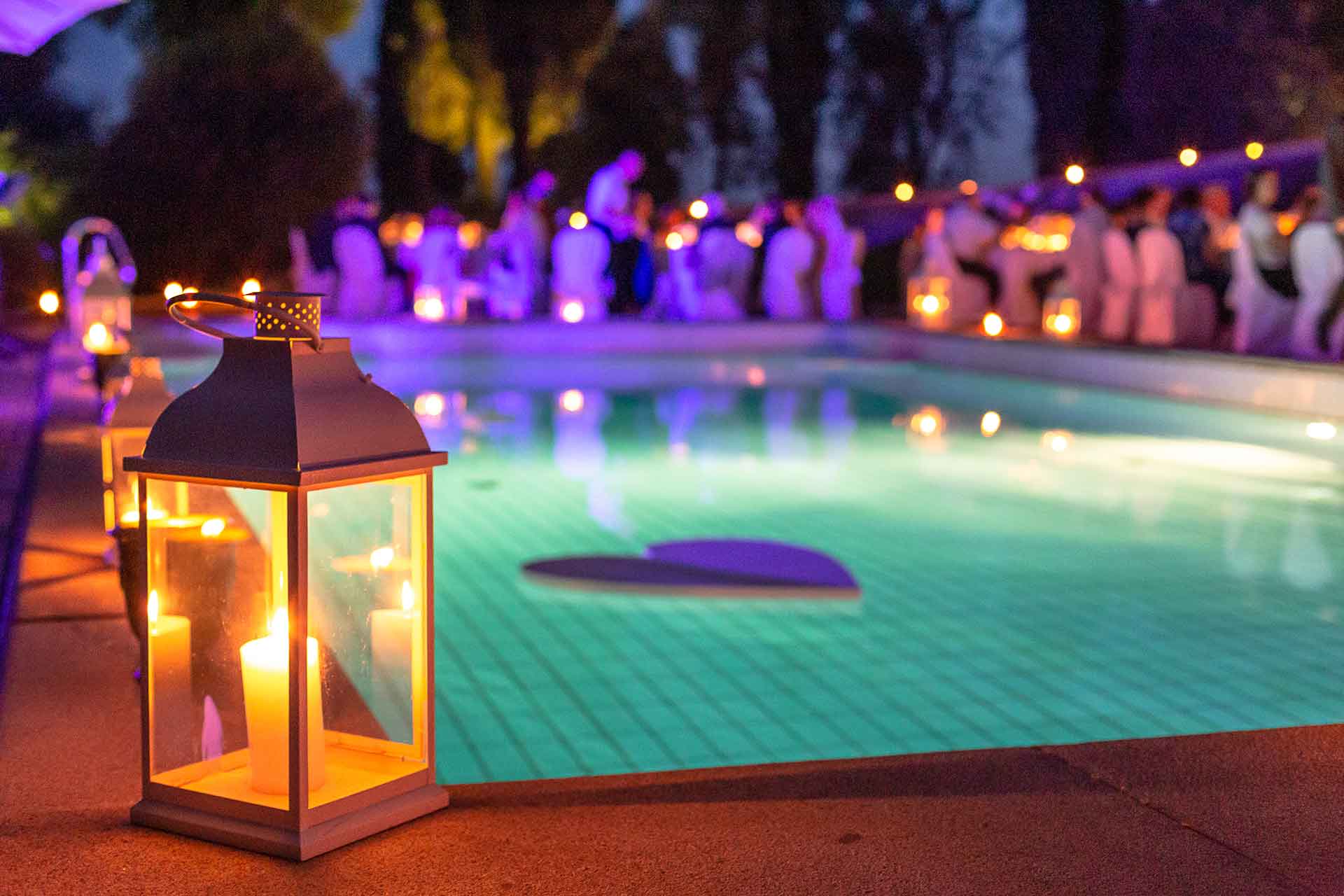 Matrimonio in piscina: 10 idee per realizzarlo