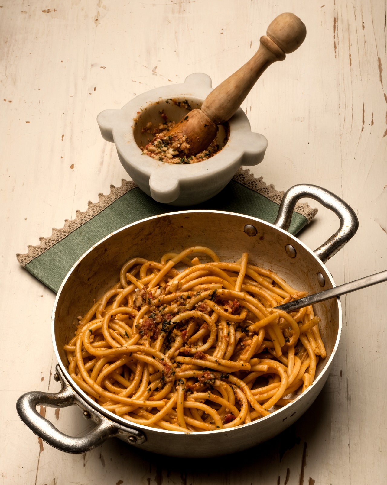Come si prepara la pasta al pesto trapanese