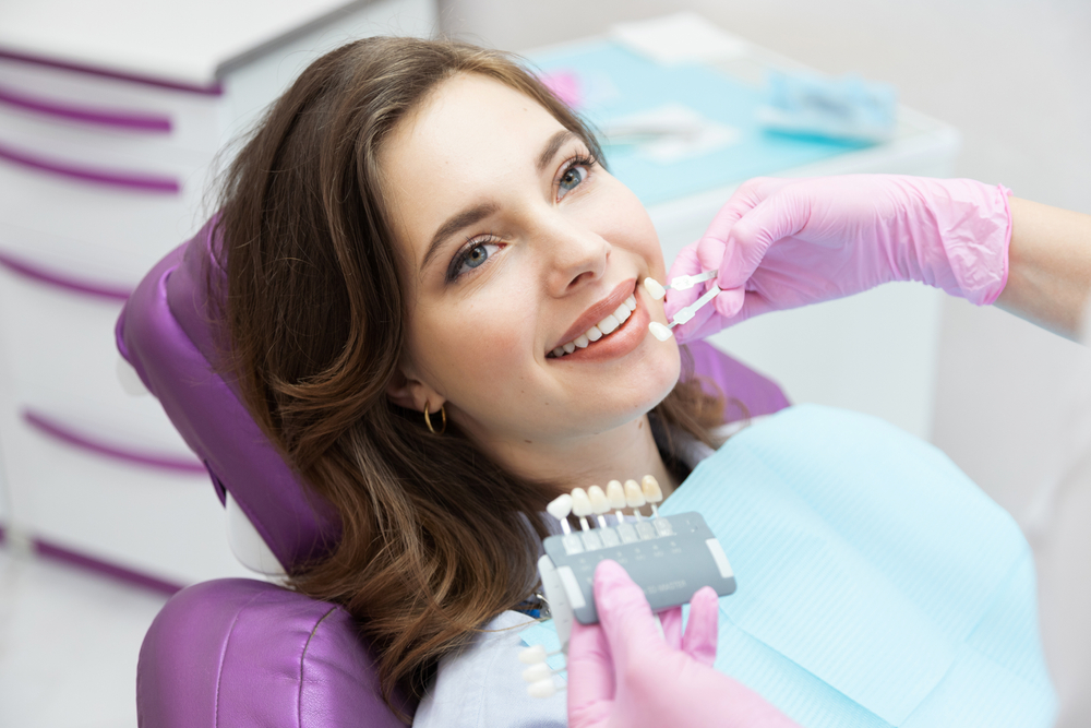 Sbiancare i denti: si può fare in gravidanza?