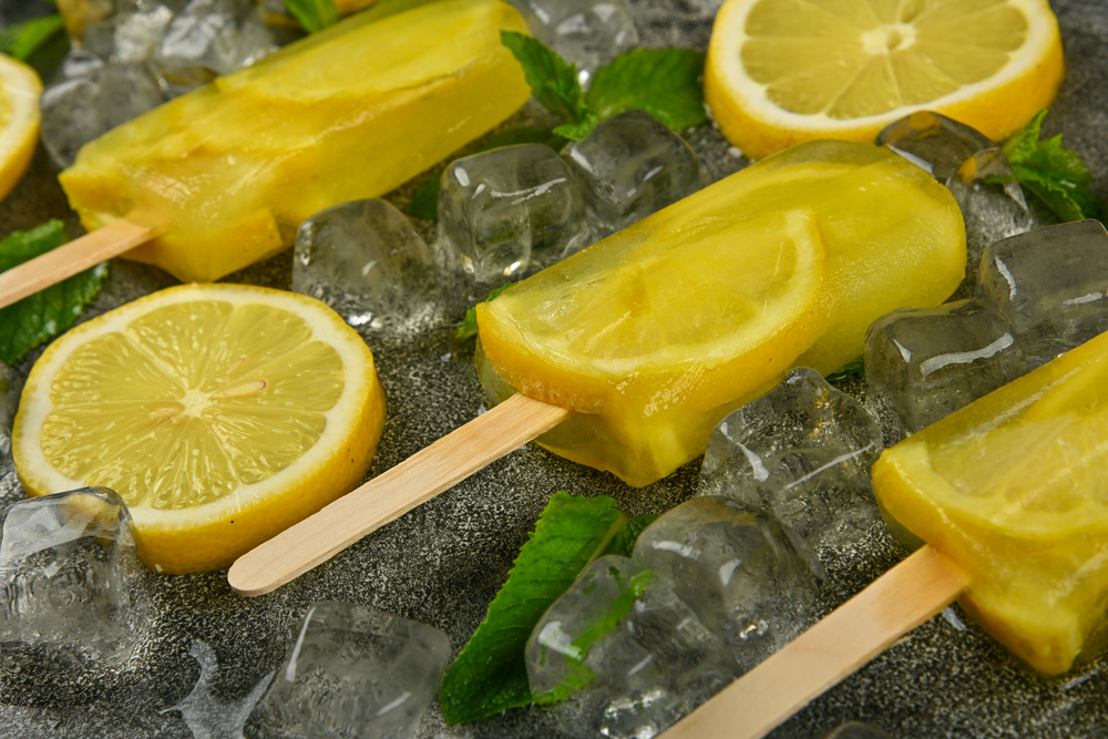 Ricetta dei ghiaccioli allo yogurt e limoncello