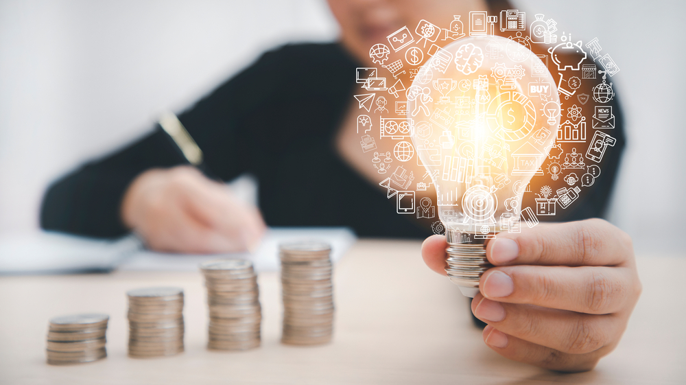 Trucchi per risparmiare sulle bollette fino a 600 euro: 25 consigli per il risparmio energetico