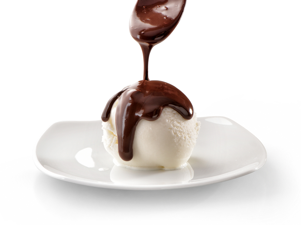 Salsa al cioccolato con panna e senza: come prepararla