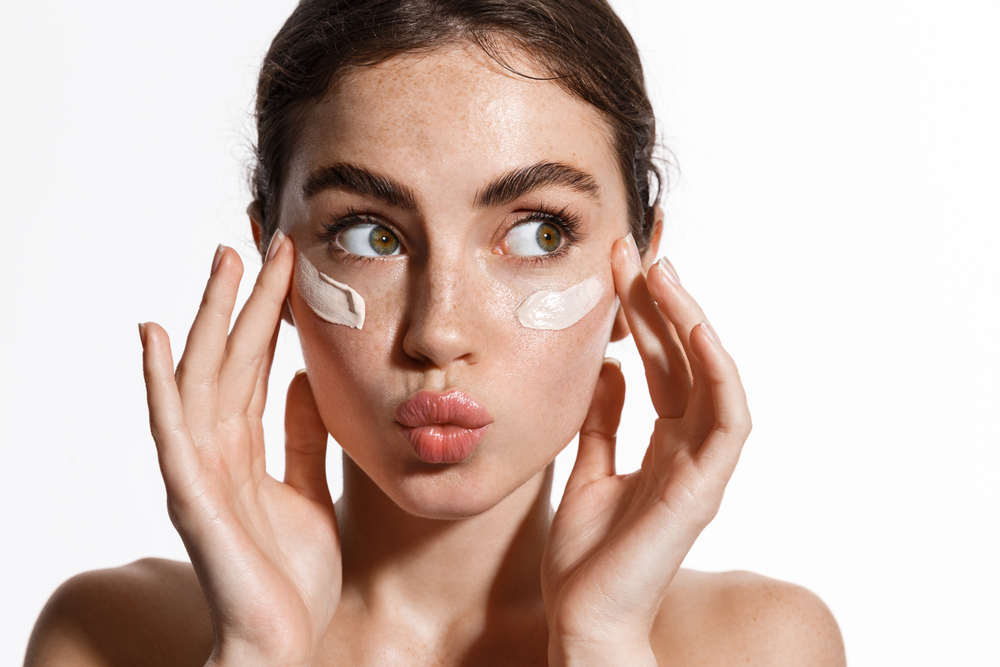 Crema giorno vs crema notte: quali sono le differenze?