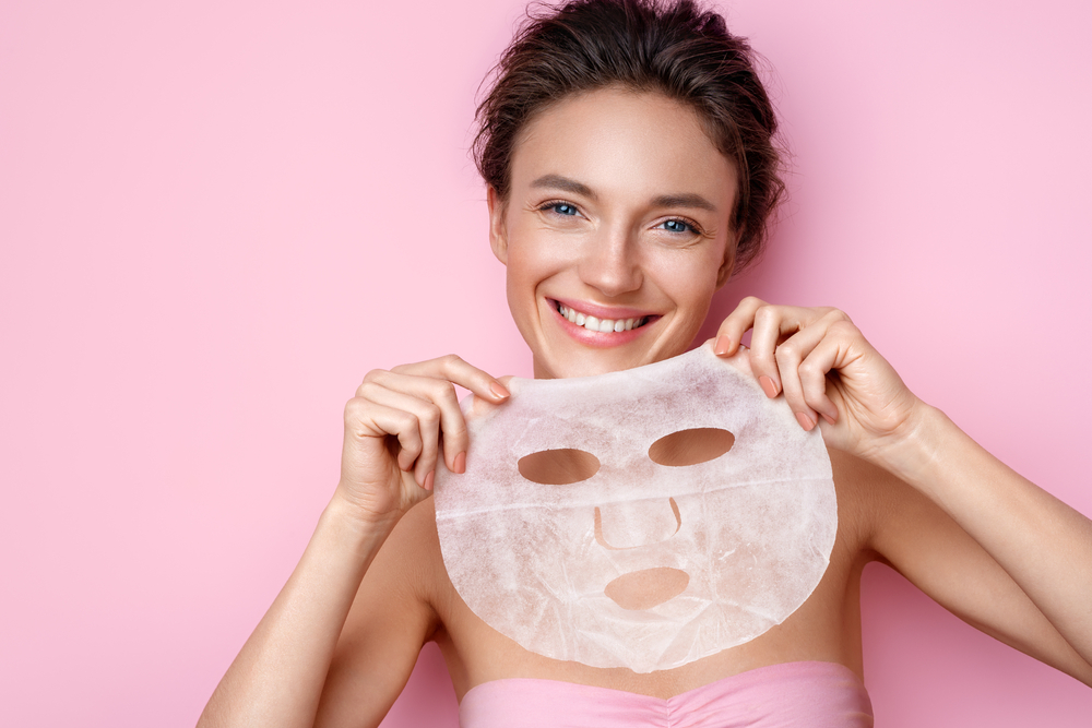 Che cos’è la tendenza #periodbloodfacemask di TikTok e perché fa male alla pelle