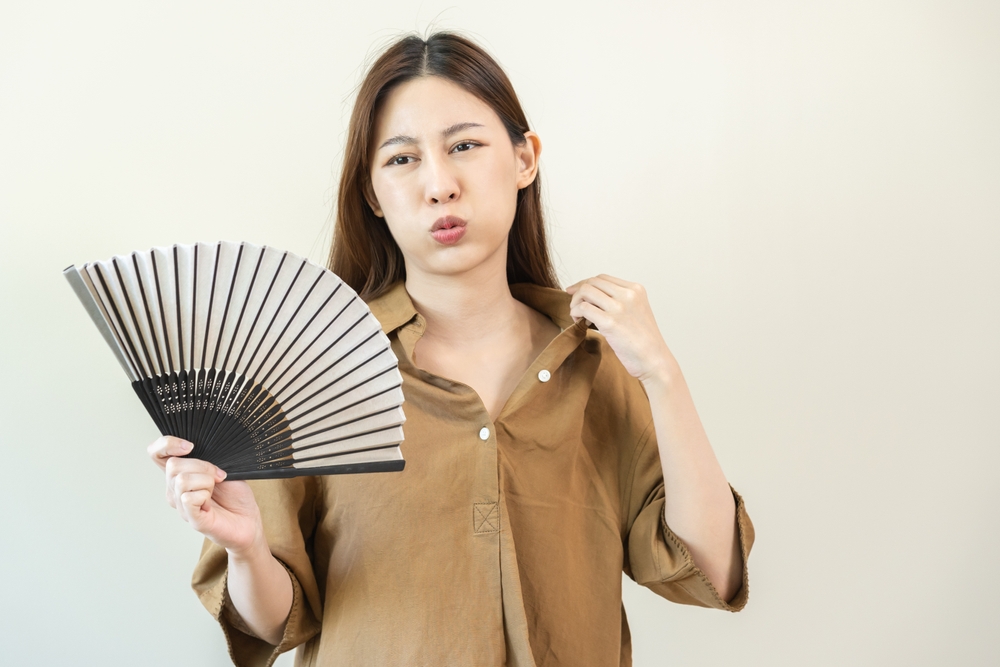 Come gestire le vampate di calore quando lavori o sei in pubblico