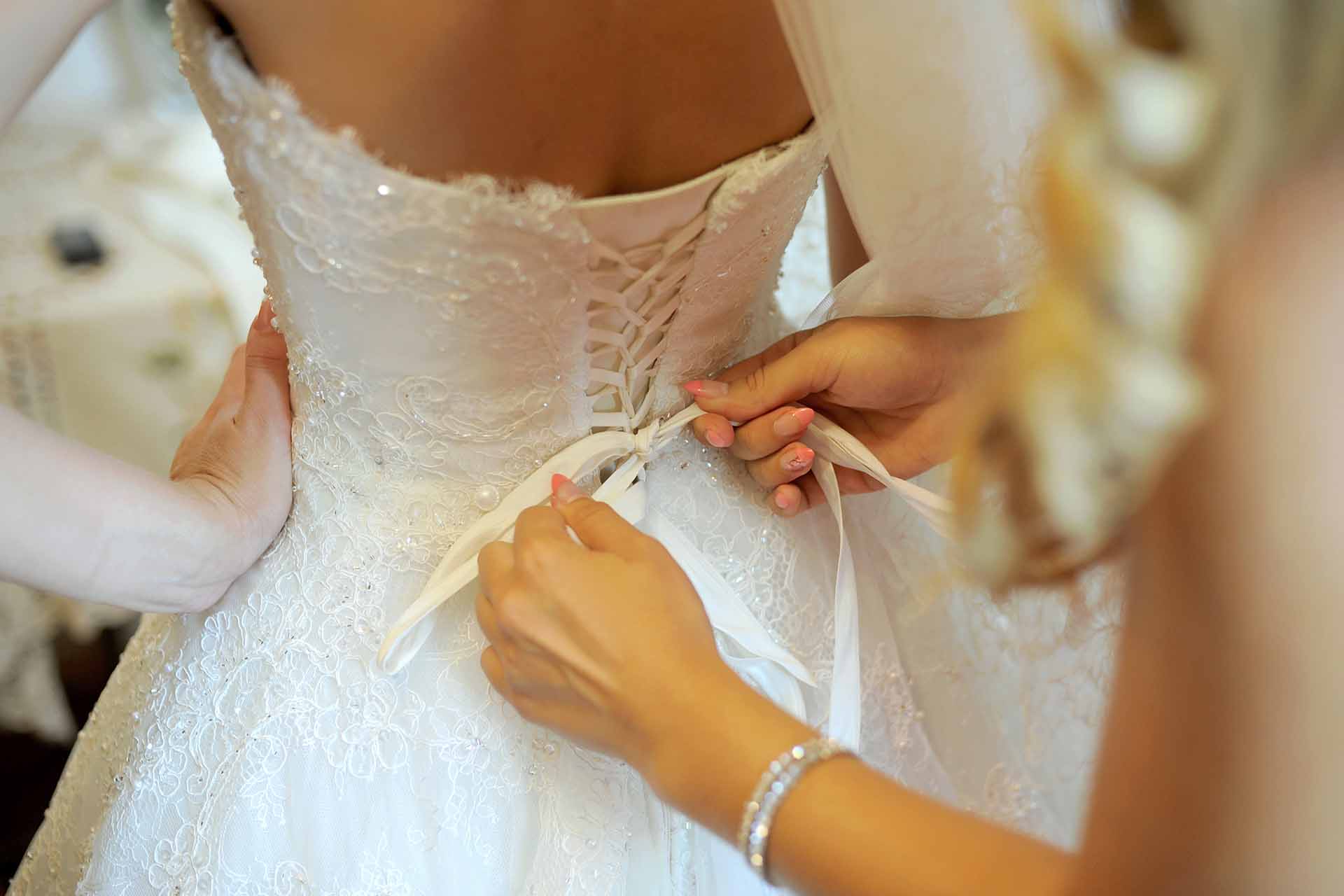 Sognare di indossare abito da sposa: significato e numeri