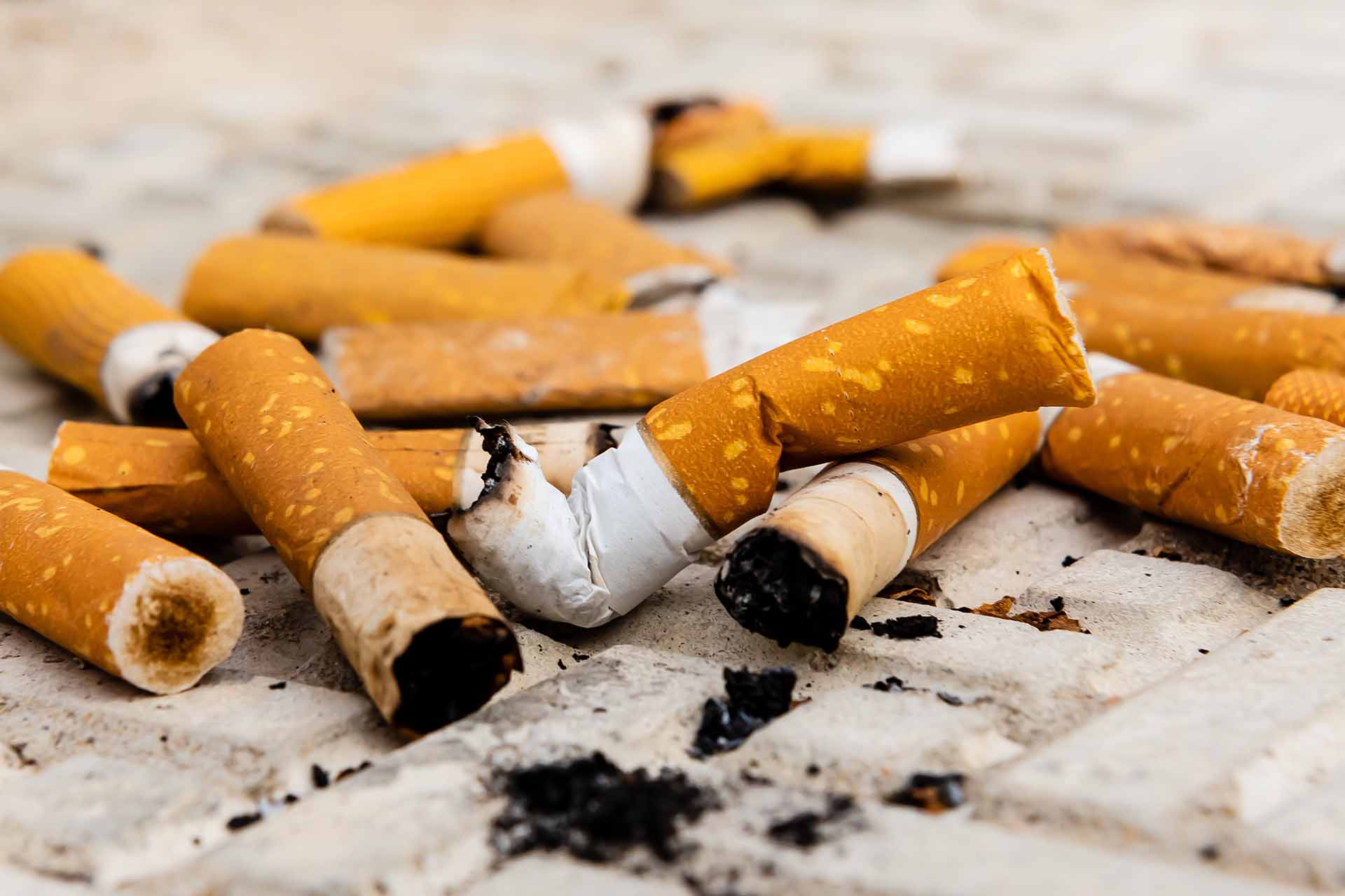 Quanti mozziconi di sigaretta finiscono ogni giorno nell'ambiente?