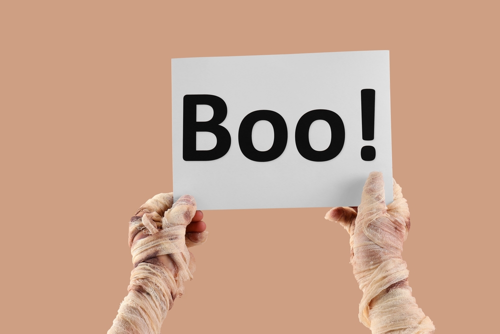 Attività per bambini piccoli: la mummia di Halloween fai da te