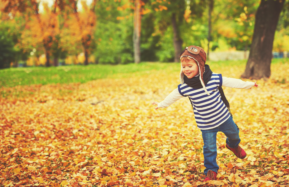 3 giochi da fare all'aperto in autunno con i bambini