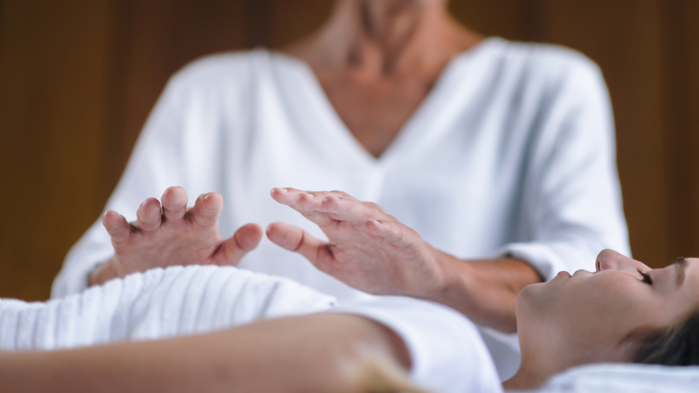 Che cos’è il reiki e quali sono i suoi benefici