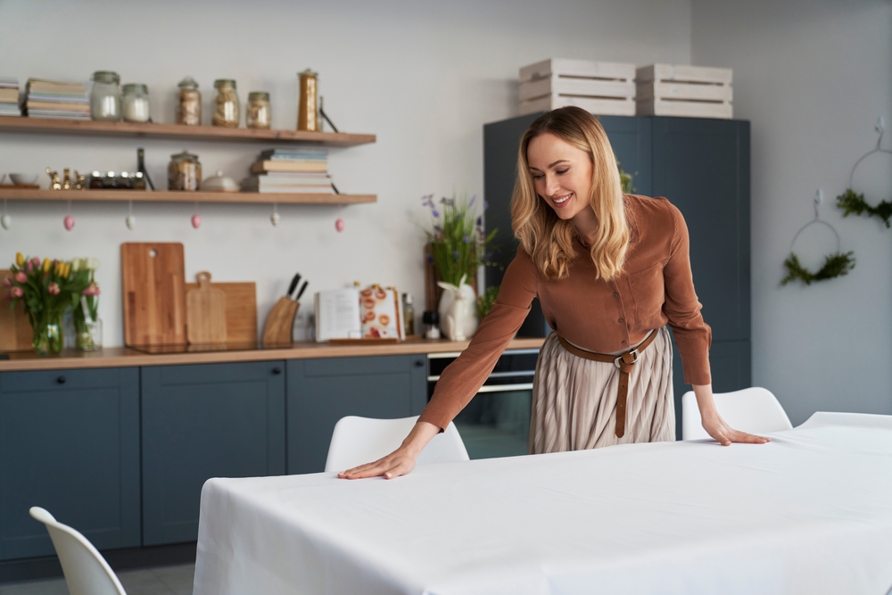 Come decorare una tovaglia bianca con il lettering