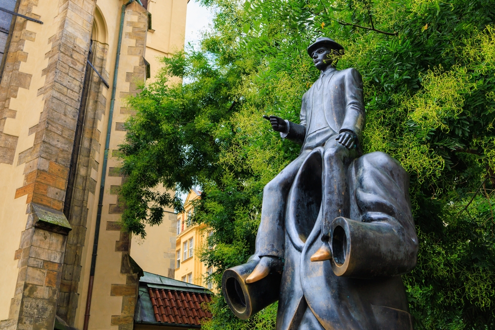 Kafka: 7 frasi per ricordarlo a 100 anni dalla morte