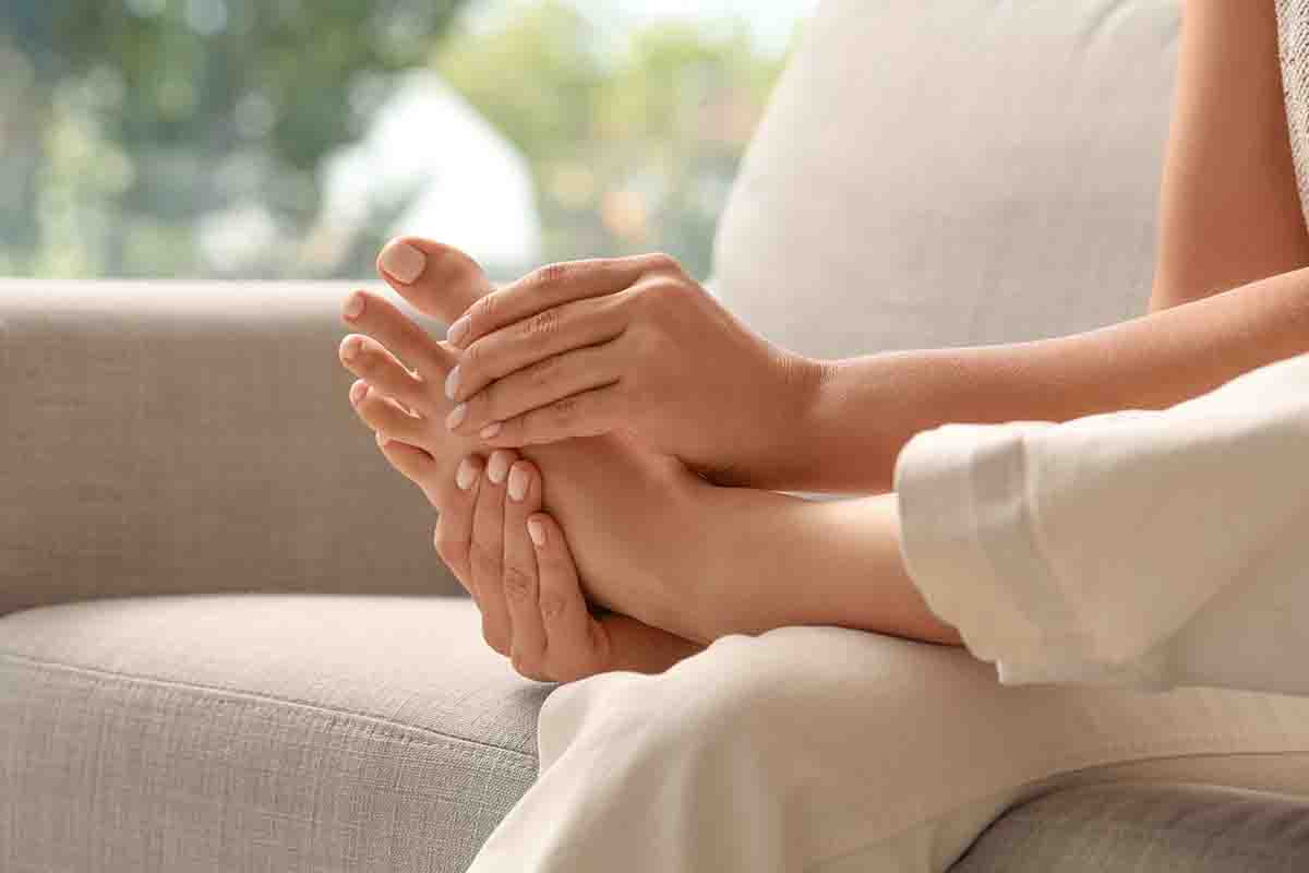 Vesciche ai piedi, perché compaiono