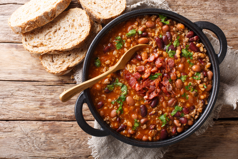 Zuppa di enchilada di riso al formaggio e fagioli neri