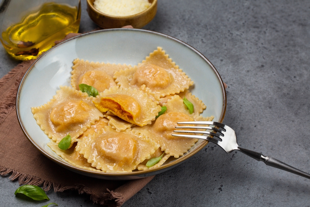 Tortelli di zucca: la ricetta classica con gli amaretti | DonnaD