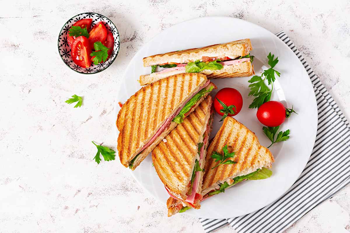 Come fare un toast: 5 idee veloci e gustose