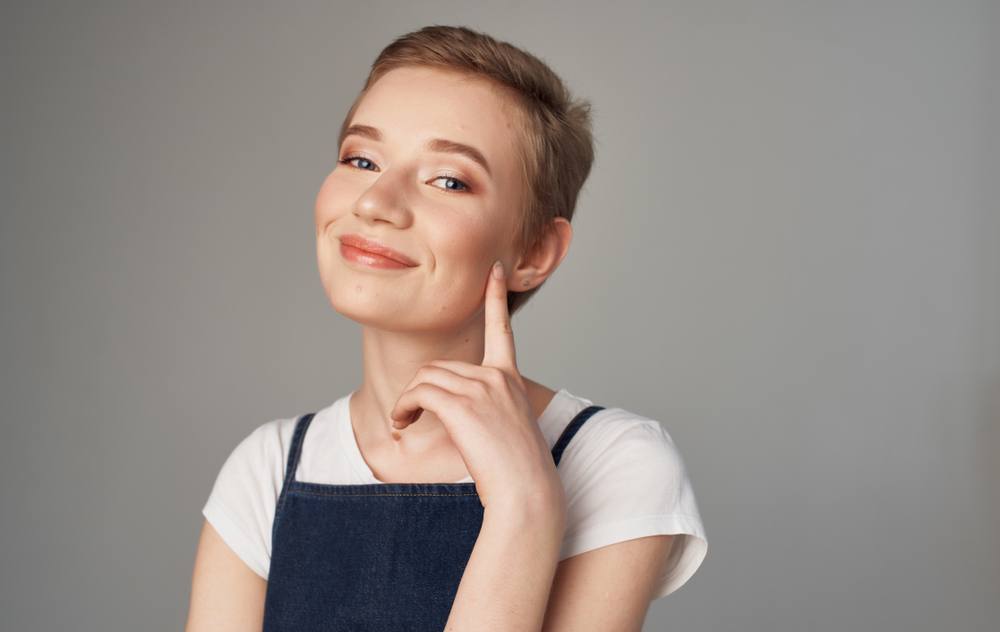 Cosa fare se detesti il tuo taglio corto di capelli