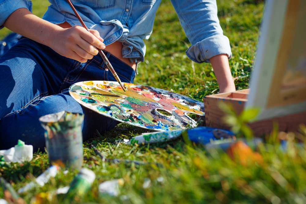 Come dipingere la natura in primavera: i consigli per un'attività che ci fa stare bene